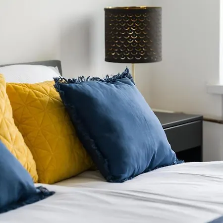 Dabrowskiego By Renters Apartment